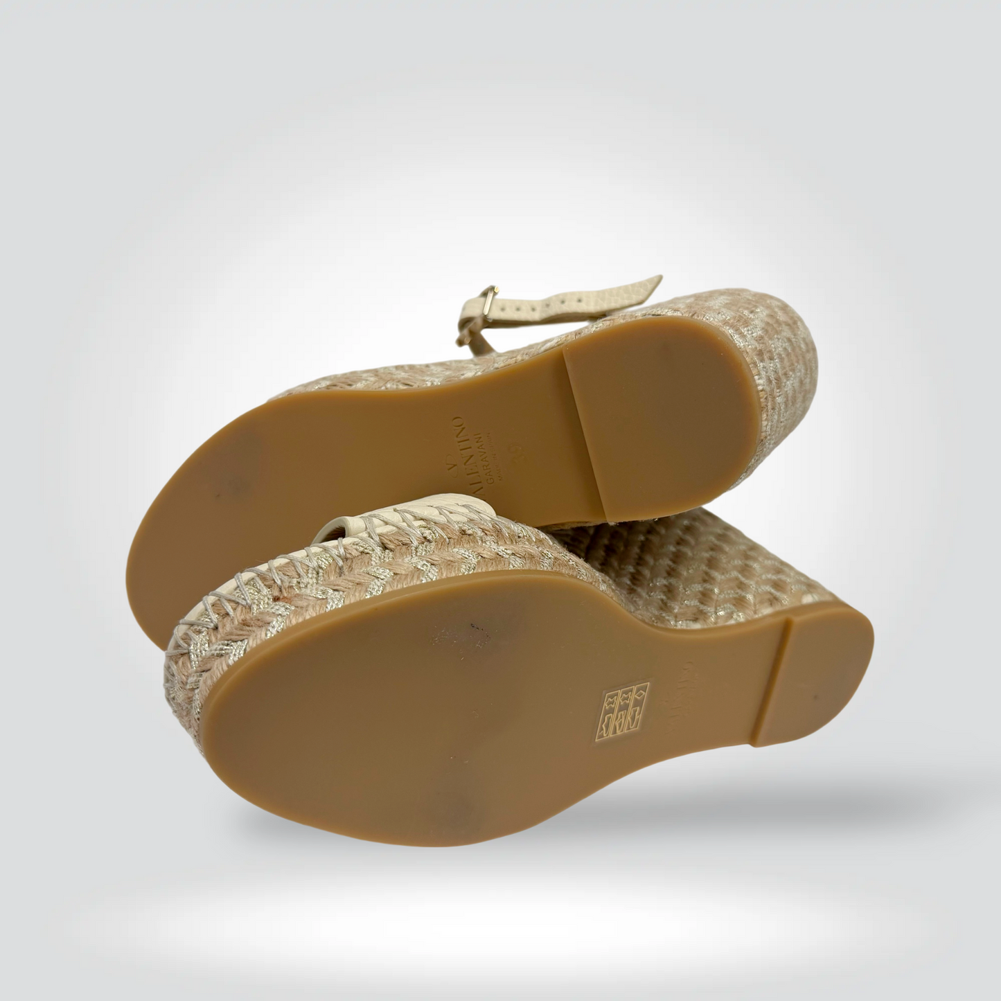 Pre-Owned Valentino Garavani Rockstud Espadrille Platform Wedge Sandals Cream Ivory Leather Pyramid Studs — Size 39 Pristine— Condition | Style Reissue Vancouver