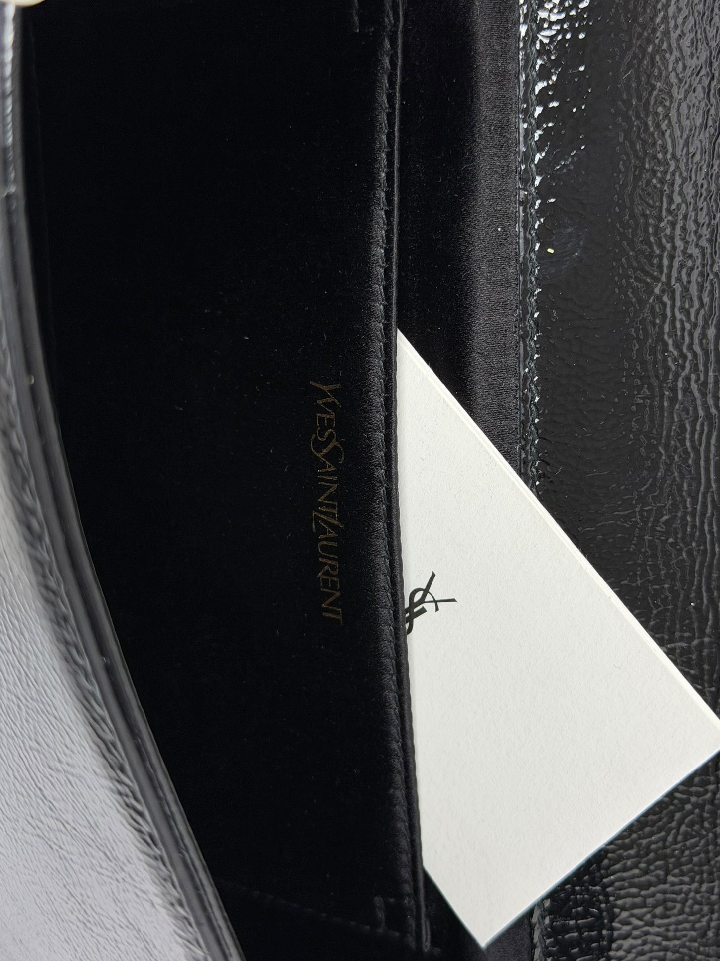 Pre-Owned Yves Saint Laurent Belle de Jour Crinkled Patent Leather Clutch with Stitched YSL Monogram