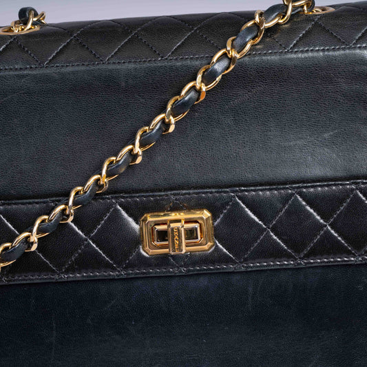 Pre-Owned Chanel Leather Quilted Bag