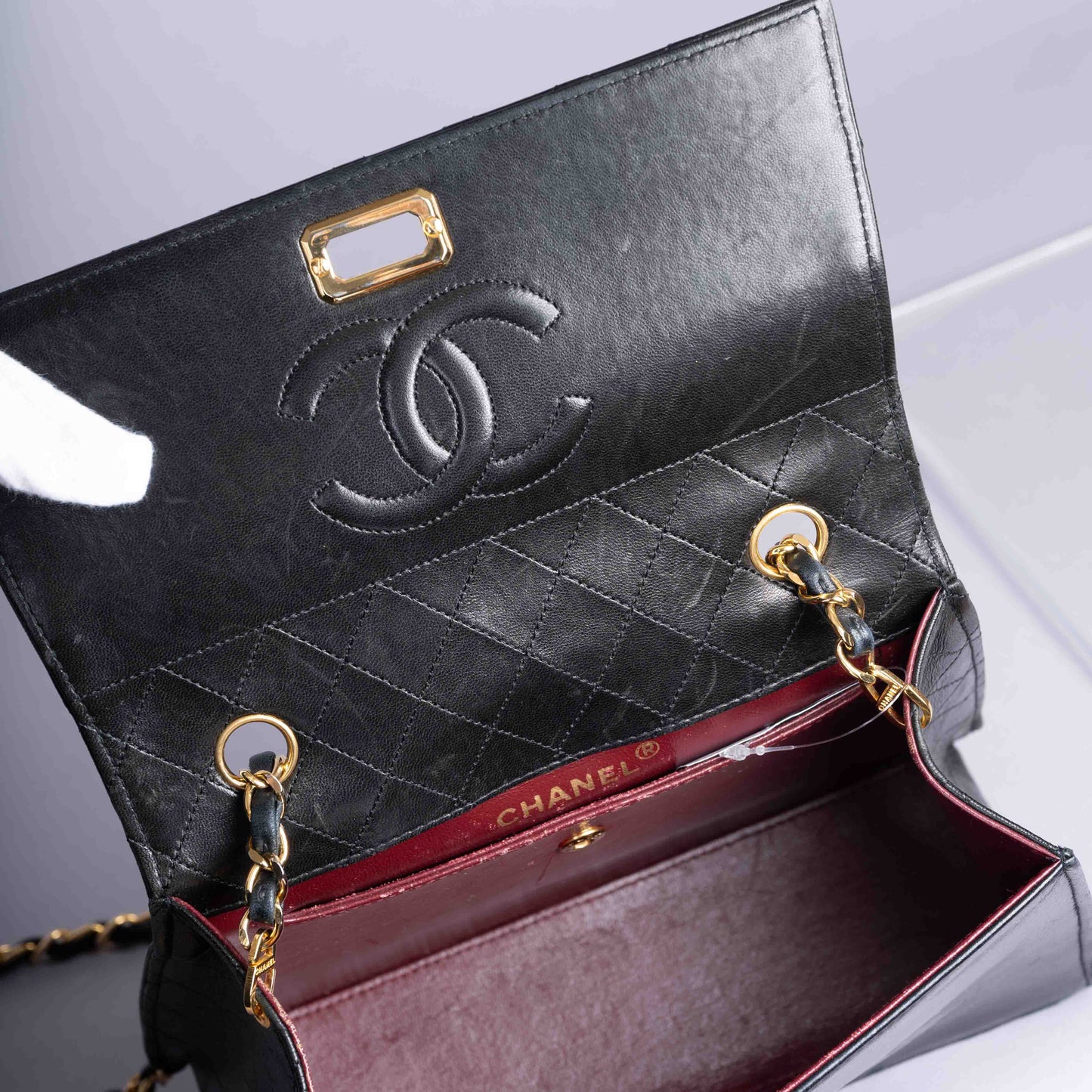 Pre-Owned Chanel Leather Quilted Bag