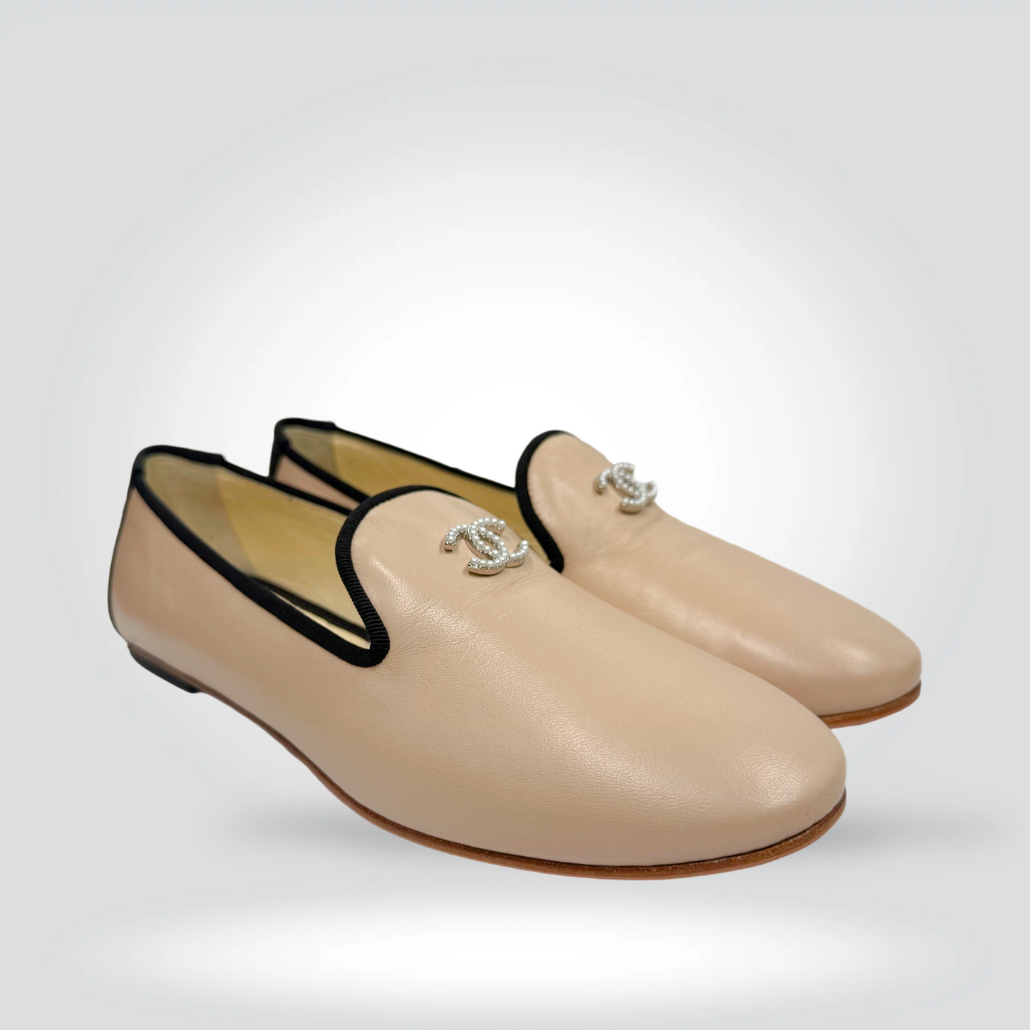 wned Chanel beige leather CC logo loafer flat black contrast trim silver hardware — Style Reissue Vancouver
