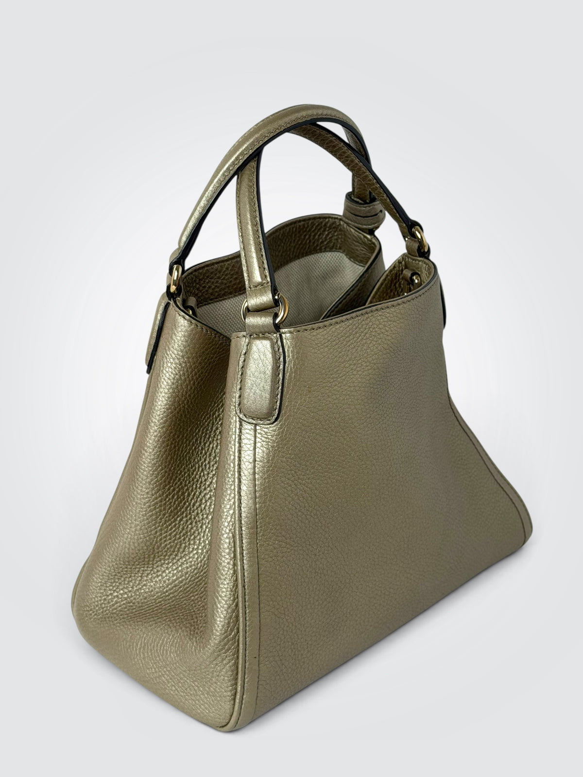 Pre-Owned Gucci Metallic Grained Leather Soho Tote – Embossed Interlocking G Logo and Light Gold-Tone Hardware