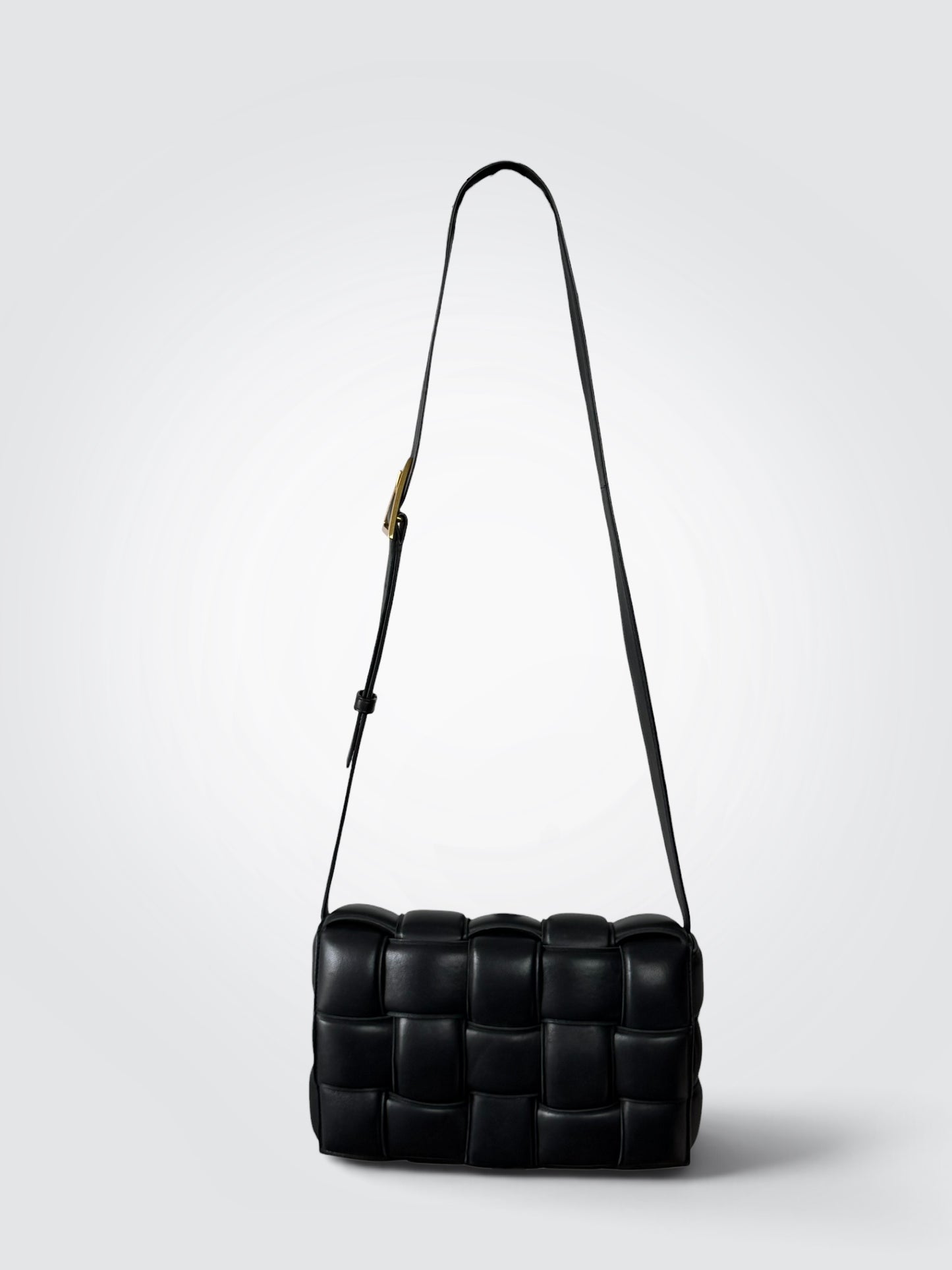 Pre-Owned Bottega Veneta Padded Cassette Black Intrecciato Leather Crossbody Bag