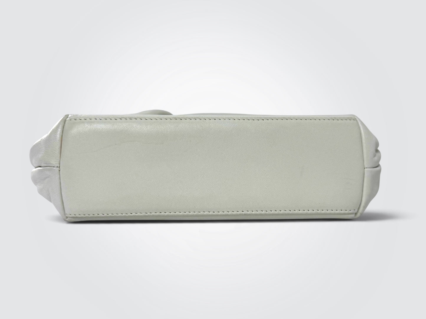 Pre-owned Vintage Chanel Camellia Top-Handle Bag – White Leather with Black Acrylic Handle