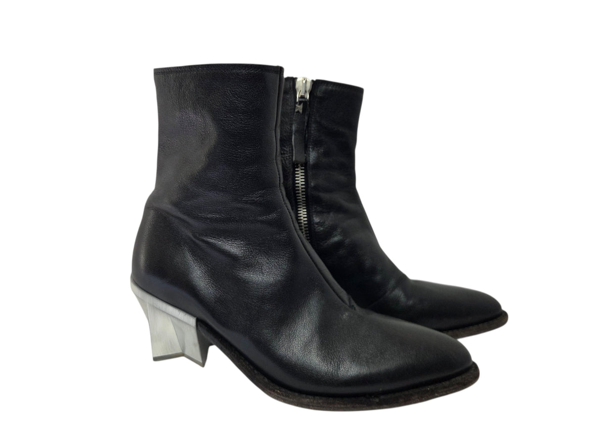 Pre-Owned Golden Goose Young Boots in Black Leather with Star Heel — Size 39