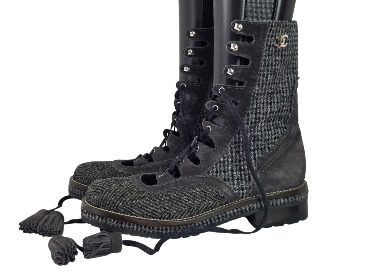 Pre-Owned Chanel Grey Herringbone Tweed Lace-Up Combat Boots — Size 41