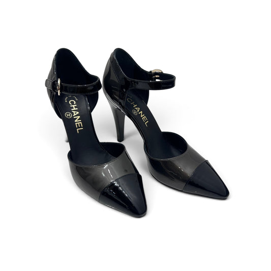 Pre-owned Chanel two-tone patent leather cap-toe Mary Jane pumps
