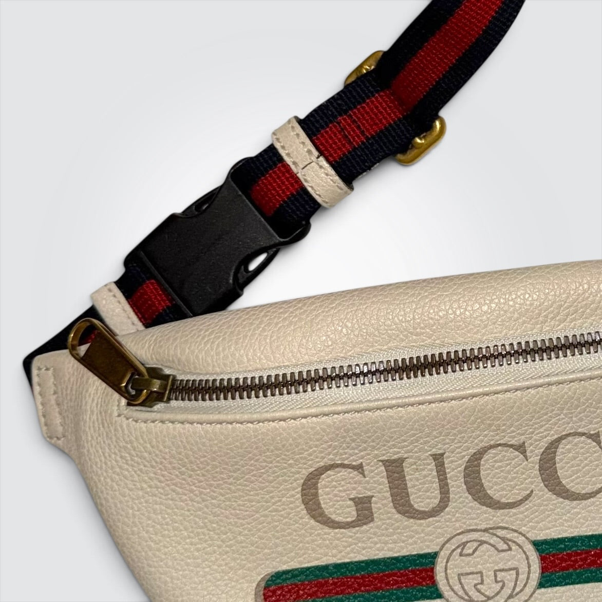 Pre-Owned Gucci White Grained Calfskin Small Logo Print Belt Bag – Green and Red Web Stripe