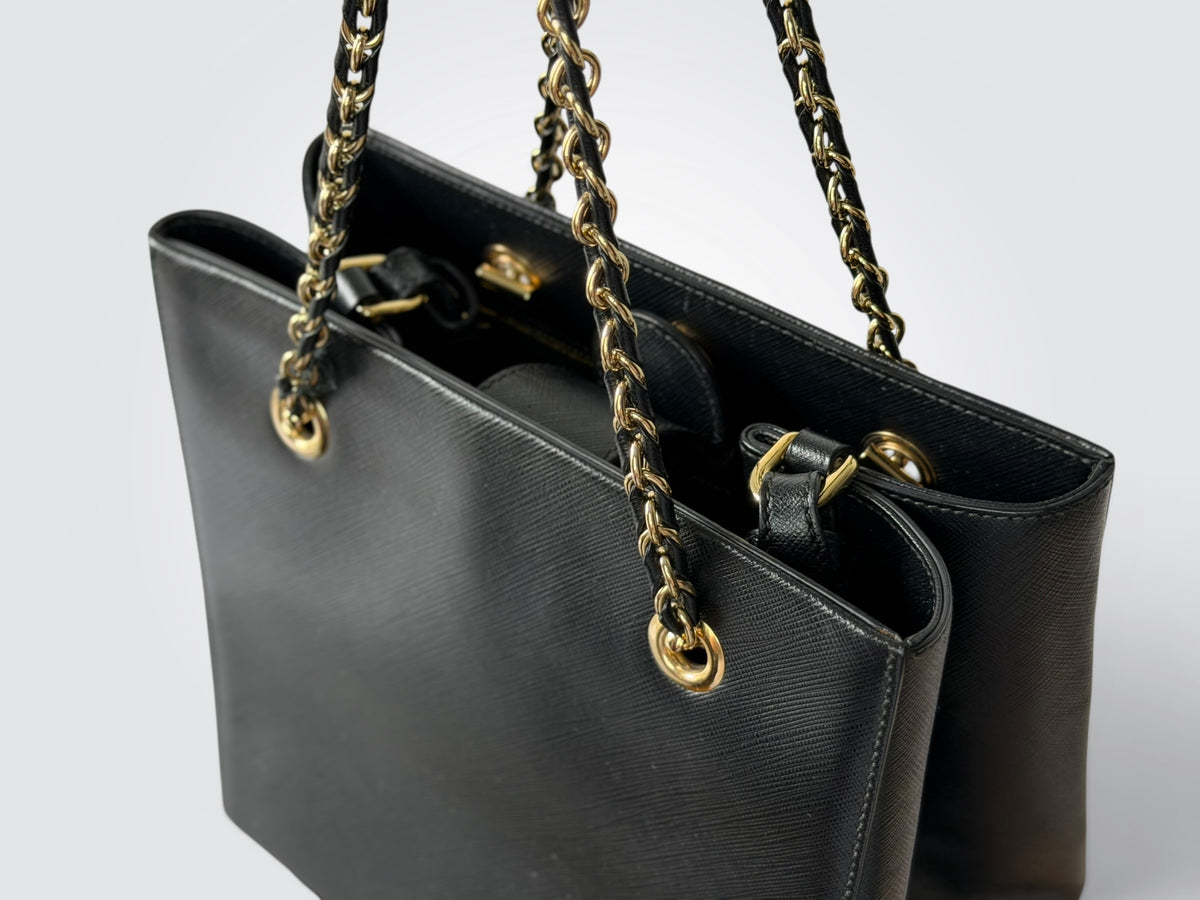 Pre-Owned Black Ferragamo Vara Chain-Link Mini Bag – Vara Bow Detail and Shoulder Strap