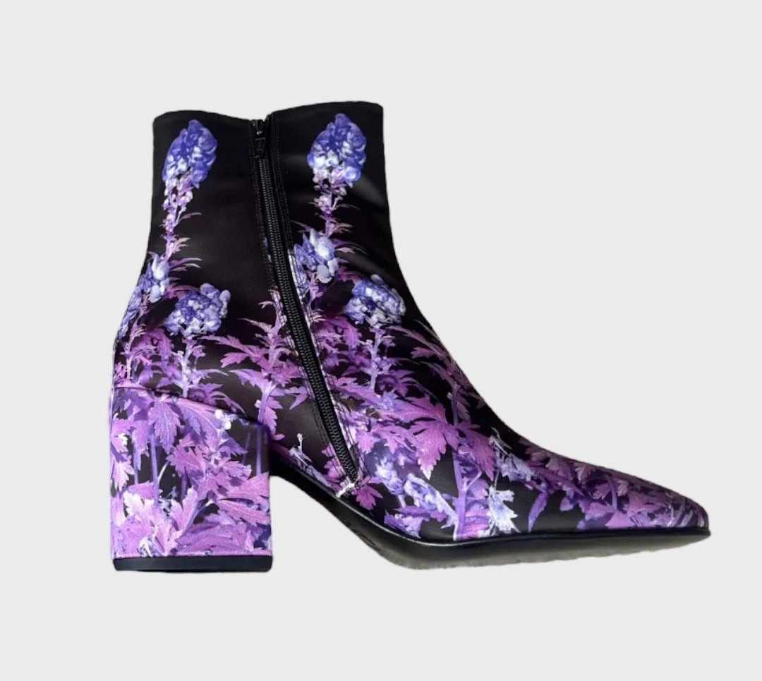 Dries Van Noten
Cloth boots size 35.5