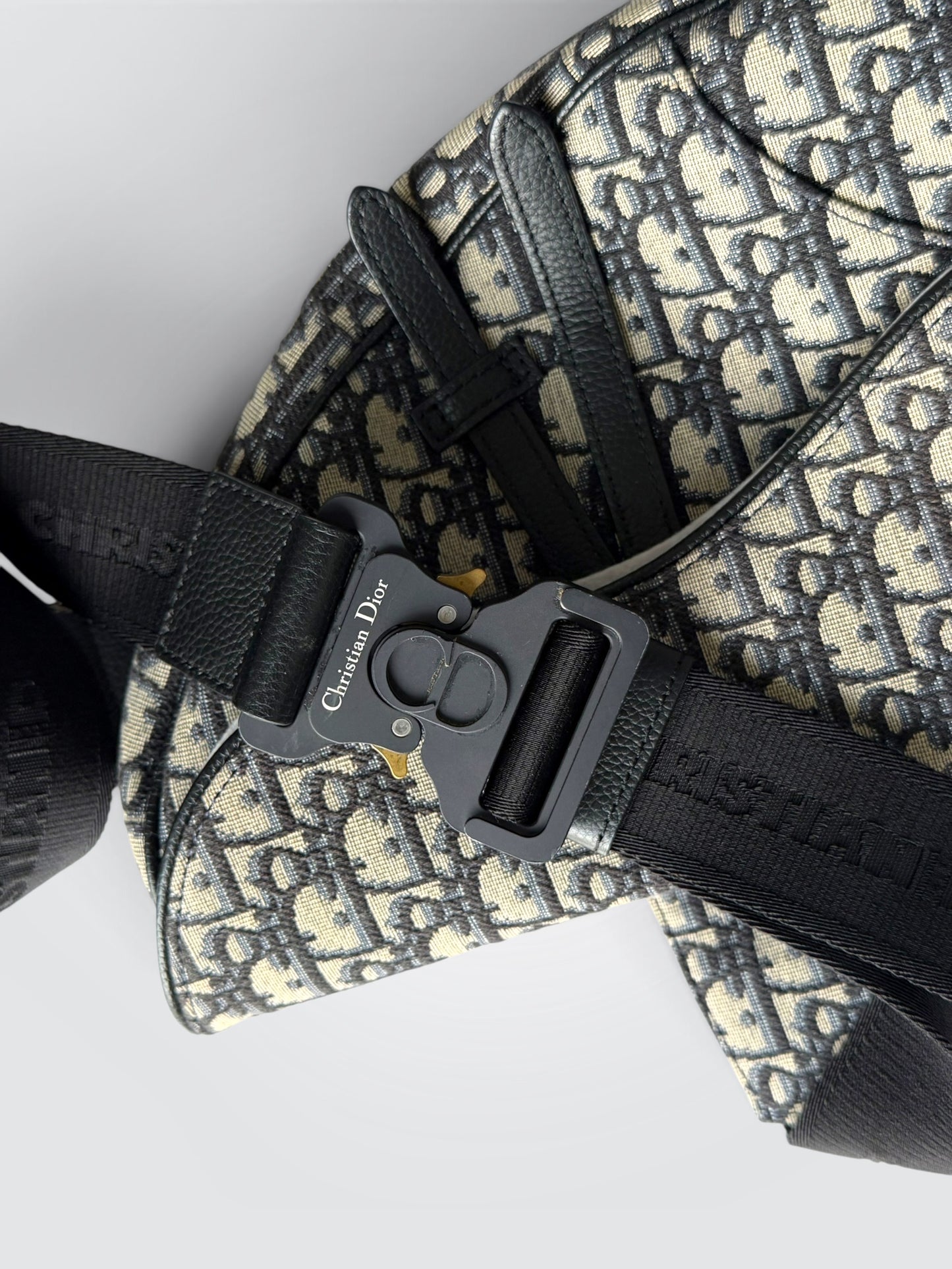 Pre-Owned Christian Dior Men’s Saddle Bag – Cream and Black Dior Oblique Jacquard Canvas with Adjustable Black Strap