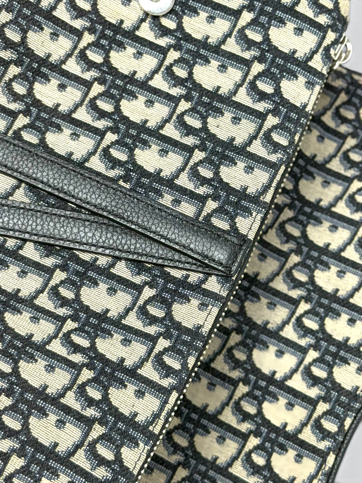 Pre-Owned Christian Dior Men’s Saddle Bag – Cream and Black Dior Oblique Jacquard Canvas with Adjustable Black Strap