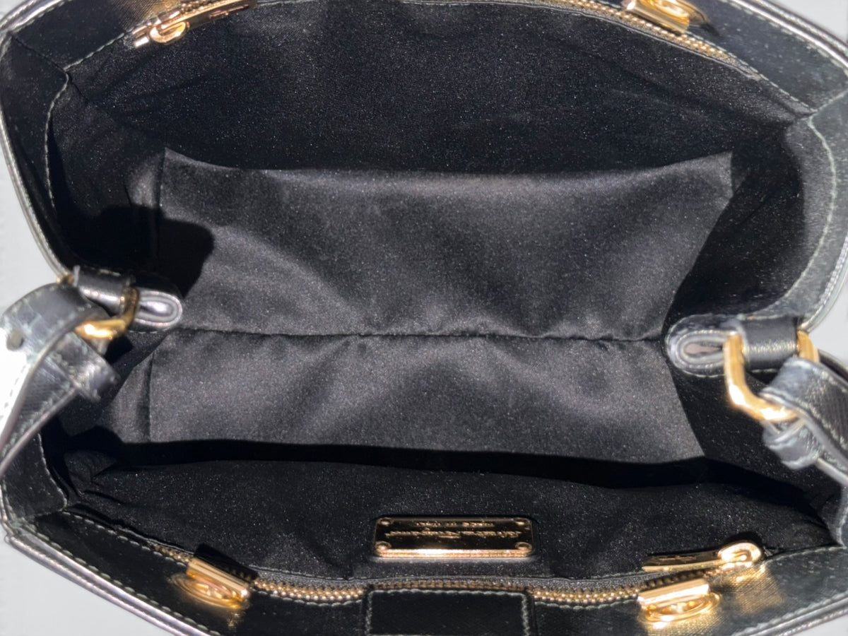 Pre-Owned Black Ferragamo Vara Chain-Link Mini Bag – Vara Bow Detail and Shoulder Strap