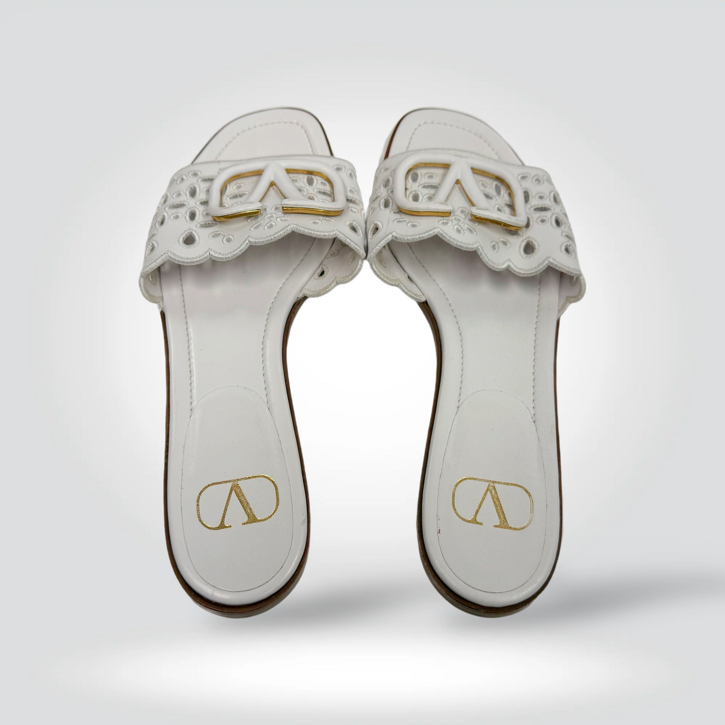 Pre-Owned Valentino Garavani VLogo slide mules white leather scalloped perforated strap gold VLogo — Style Reissue Vancouver
