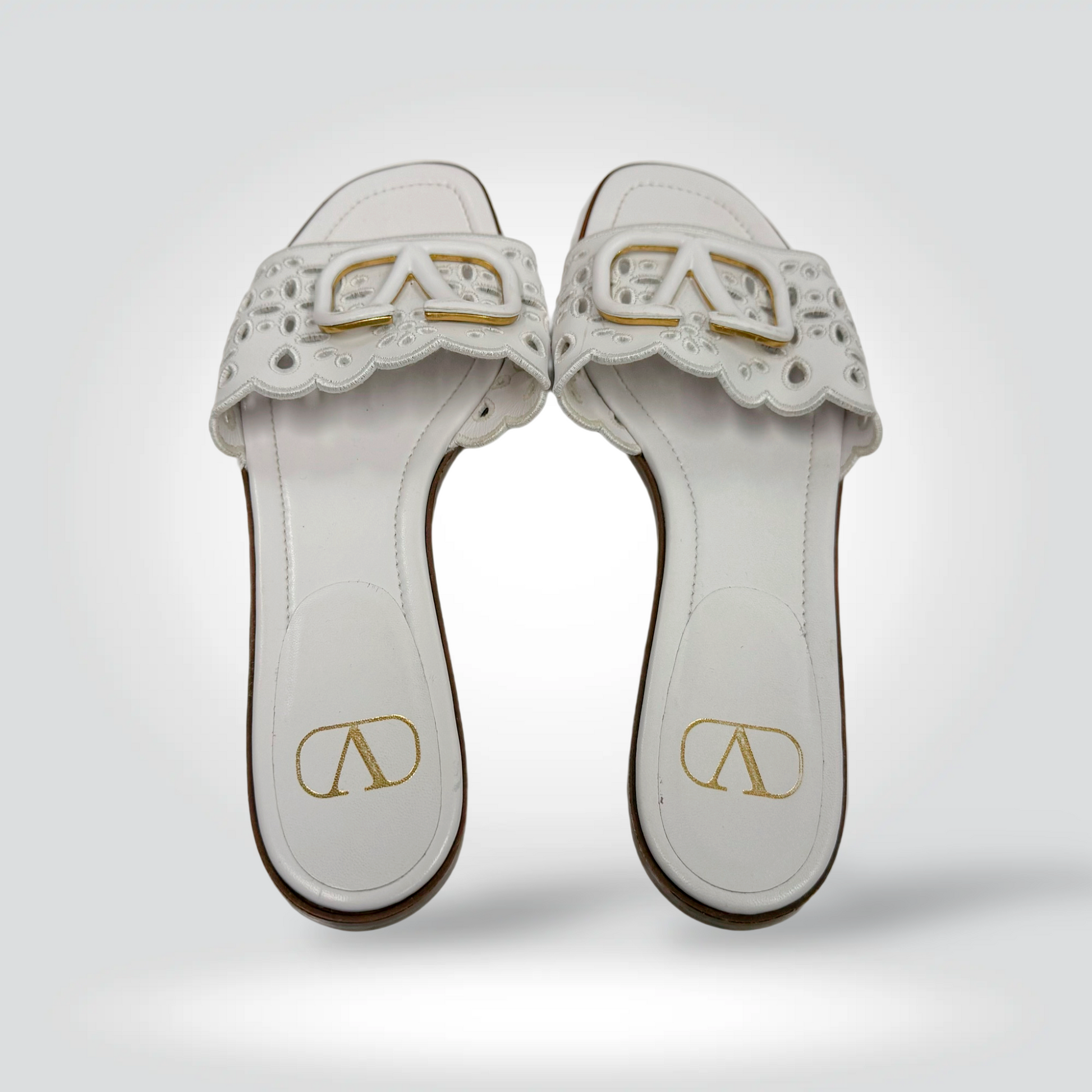 Pre-Owned Valentino Garavani VLogo slide mules white leather scalloped perforated strap gold VLogo — Style Reissue Vancouver
