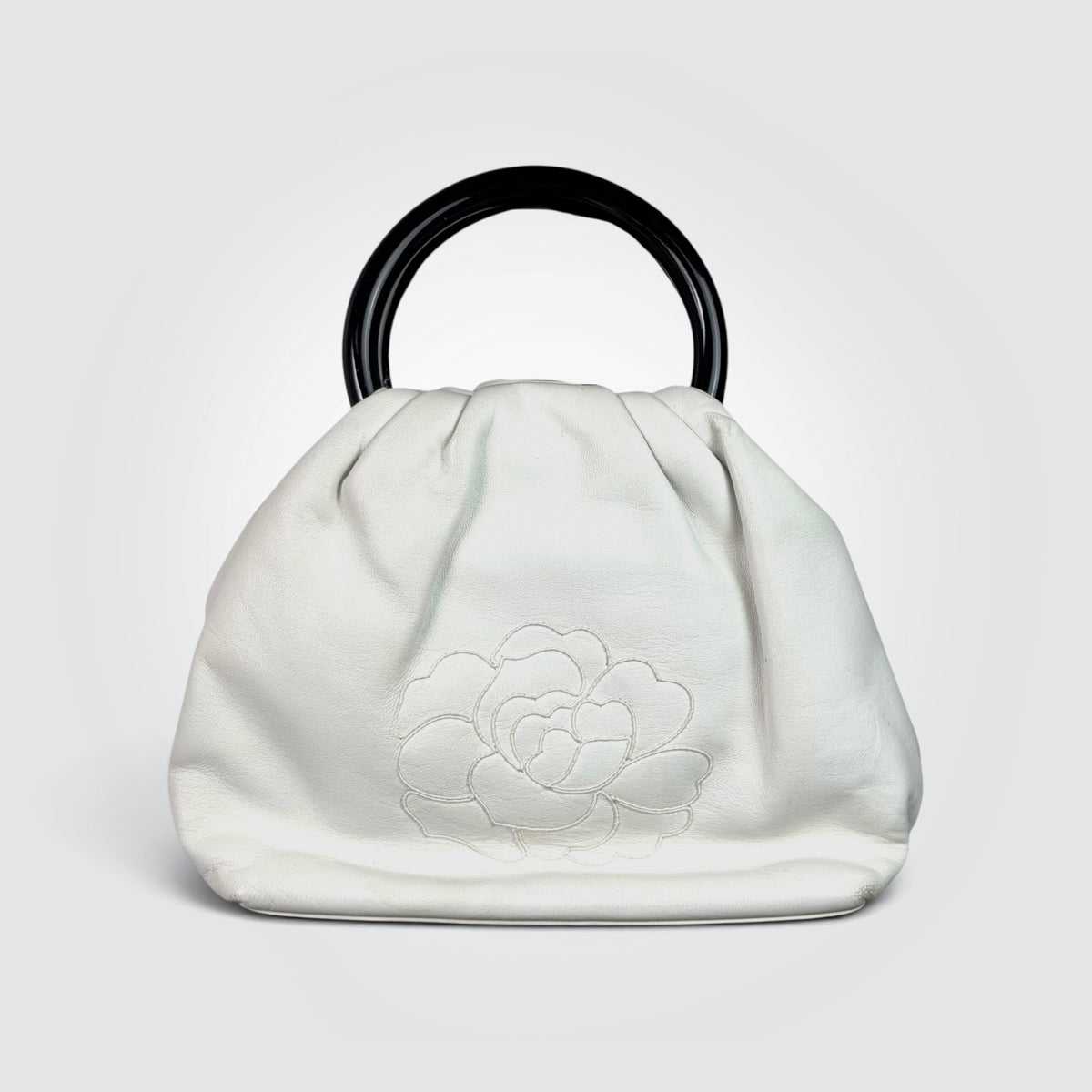 Pre-owned Vintage Chanel Camellia Top-Handle Bag – White Leather with Black Acrylic Handle