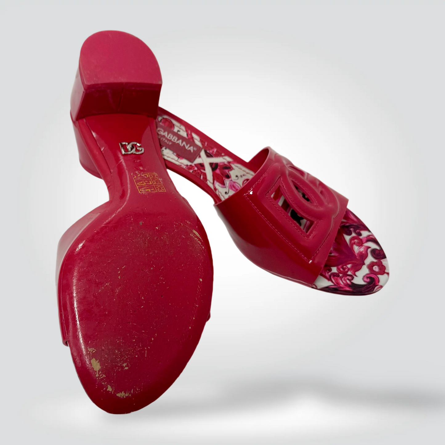 Dolce & Gabbana DG Logo Patent Leather Slides Red Majolica Floral Footbed — Size 40— Very Good| Style Reissue Vancouver