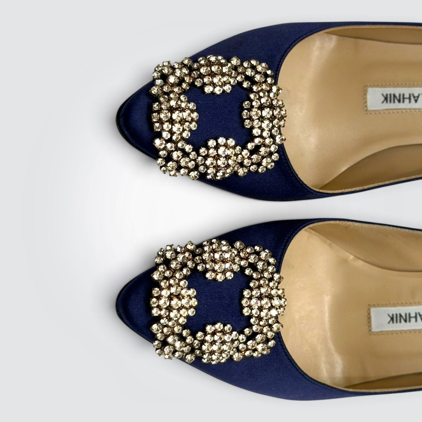 Pre-Owned Manolo Blahnik Hangisi 50 Navy Satin Crystal Buckle Pumps