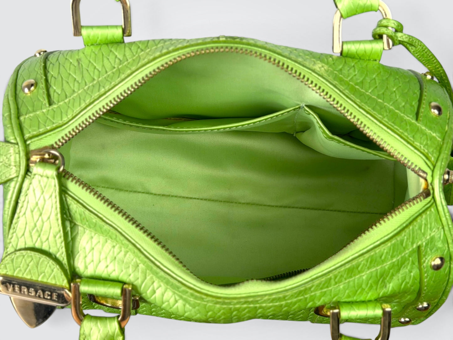 Pre-Owned Versace Green Textured Leather Medusa Doctor Satchel Handbag – Gold-Tone Hardware