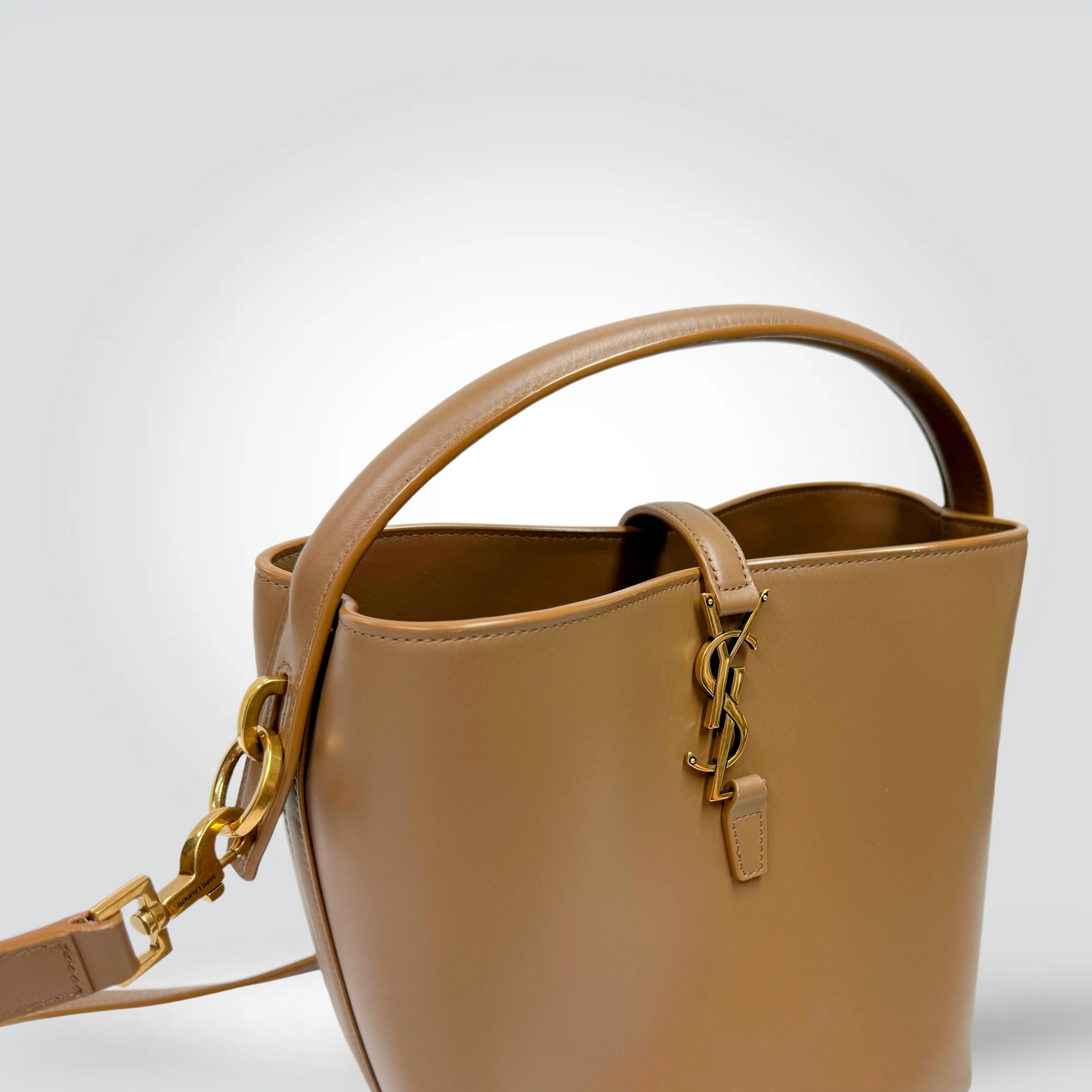 Pre-Owned Saint Laurent Le Cinq à Sept Bucket Bag Tan Caramel Leather Gold YSL Charm — Excellent | Style Reissue Vancouver
