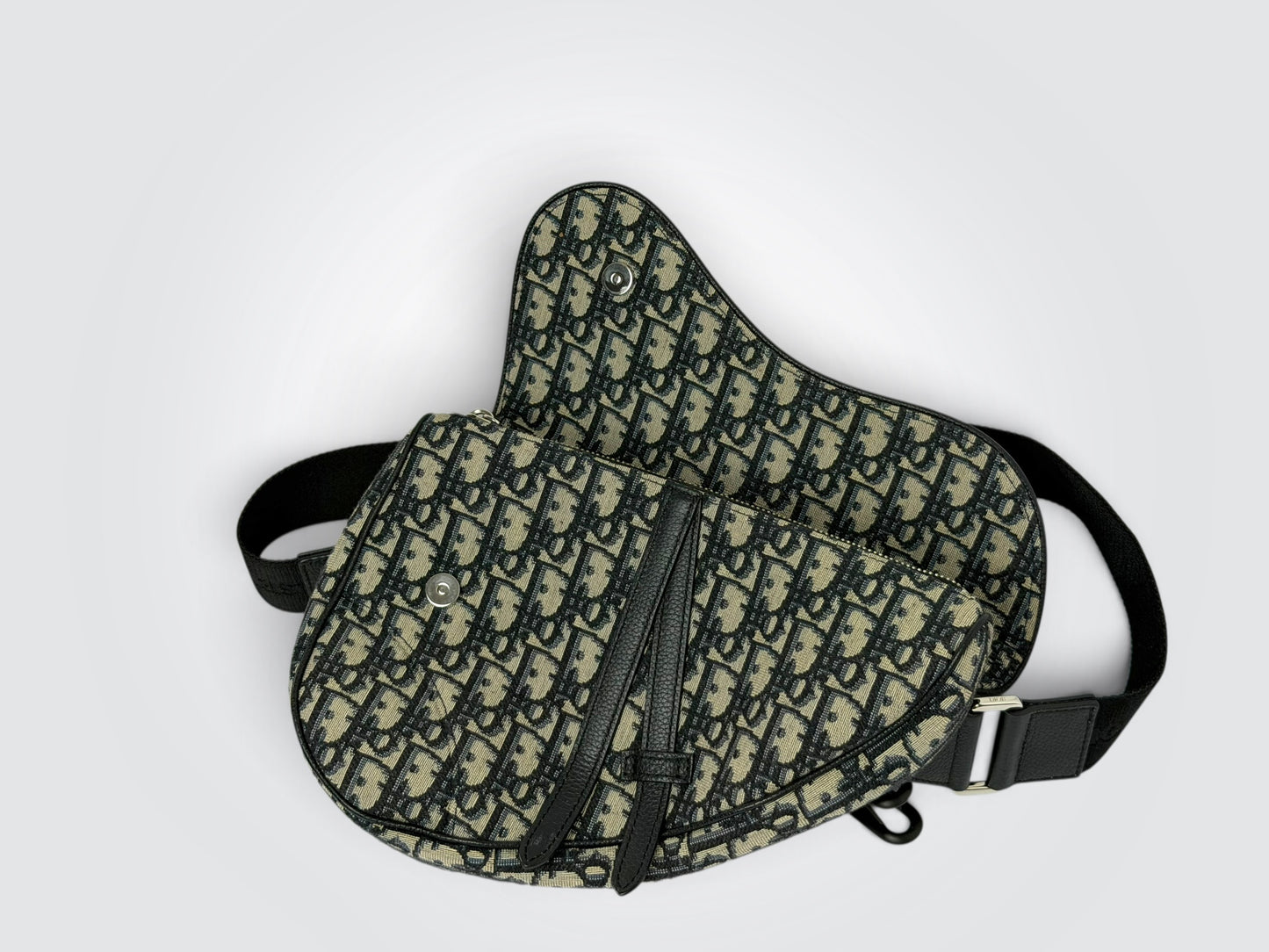 Pre-Owned Christian Dior Men’s Saddle Bag – Cream and Black Dior Oblique Jacquard Canvas with Adjustable Black Strap