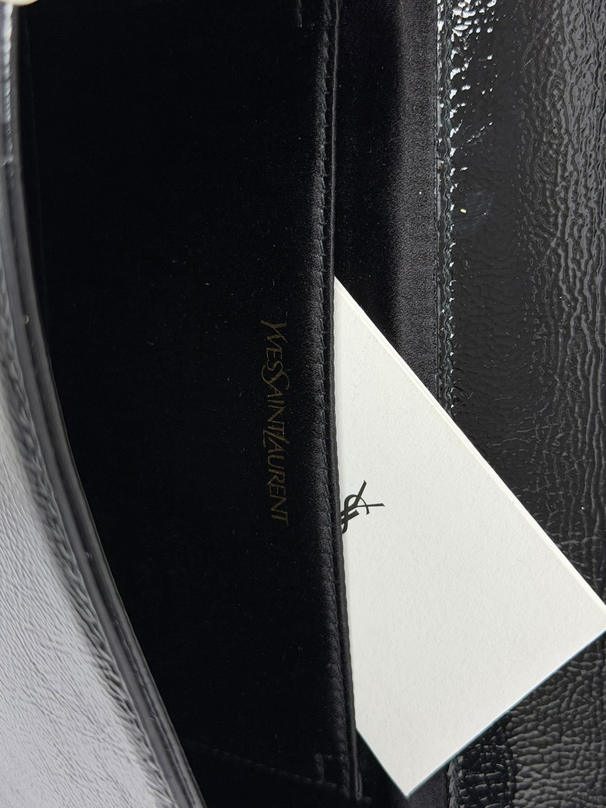 Pre-Owned Yves Saint Laurent Belle de Jour Crinkled Patent Leather Clutch with Stitched YSL Monogram