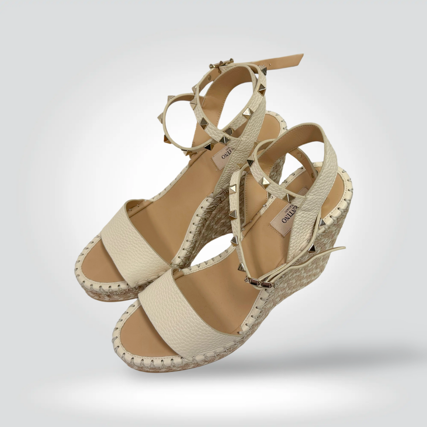 Pre-Owned Valentino Garavani Rockstud Espadrille Platform Wedge Sandals Cream Ivory Leather Pyramid Studs — Size 39 Pristine— Condition | Style Reissue Vancouver