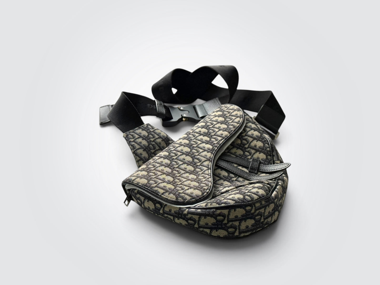 Pre-Owned Christian Dior Men’s Saddle Bag – Cream and Black Dior Oblique Jacquard Canvas with Adjustable Black Strap