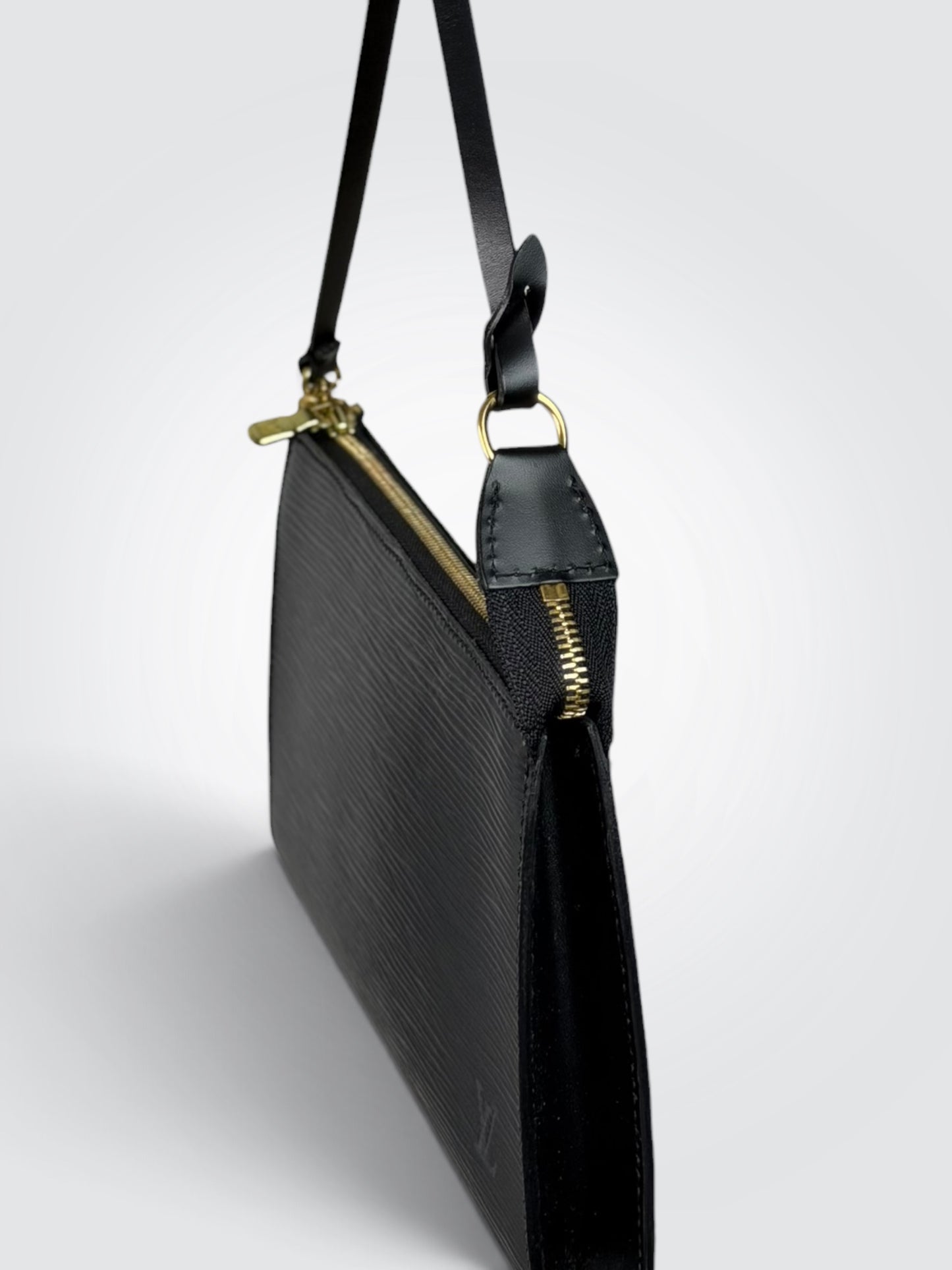 Pre-Owned Vintage Louis Vuitton Black Epi Leather Pochette Accessoires – Short Shoulder Strap and Clutch