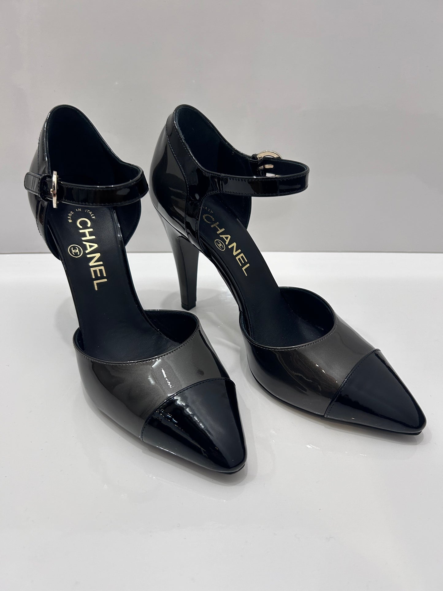 Chanel cap Toe