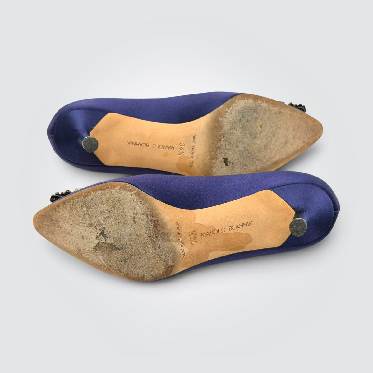 Pre-Owned Manolo Blahnik Hangisi 50 Navy Satin Crystal Buckle Pumps