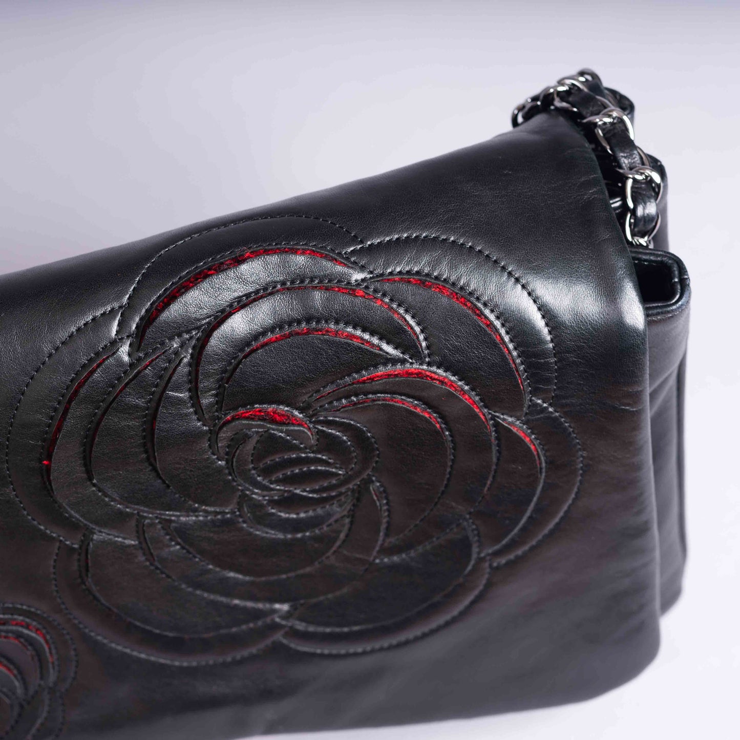 Pre-Owned Chanel Leather Camellia Shoulder Bag