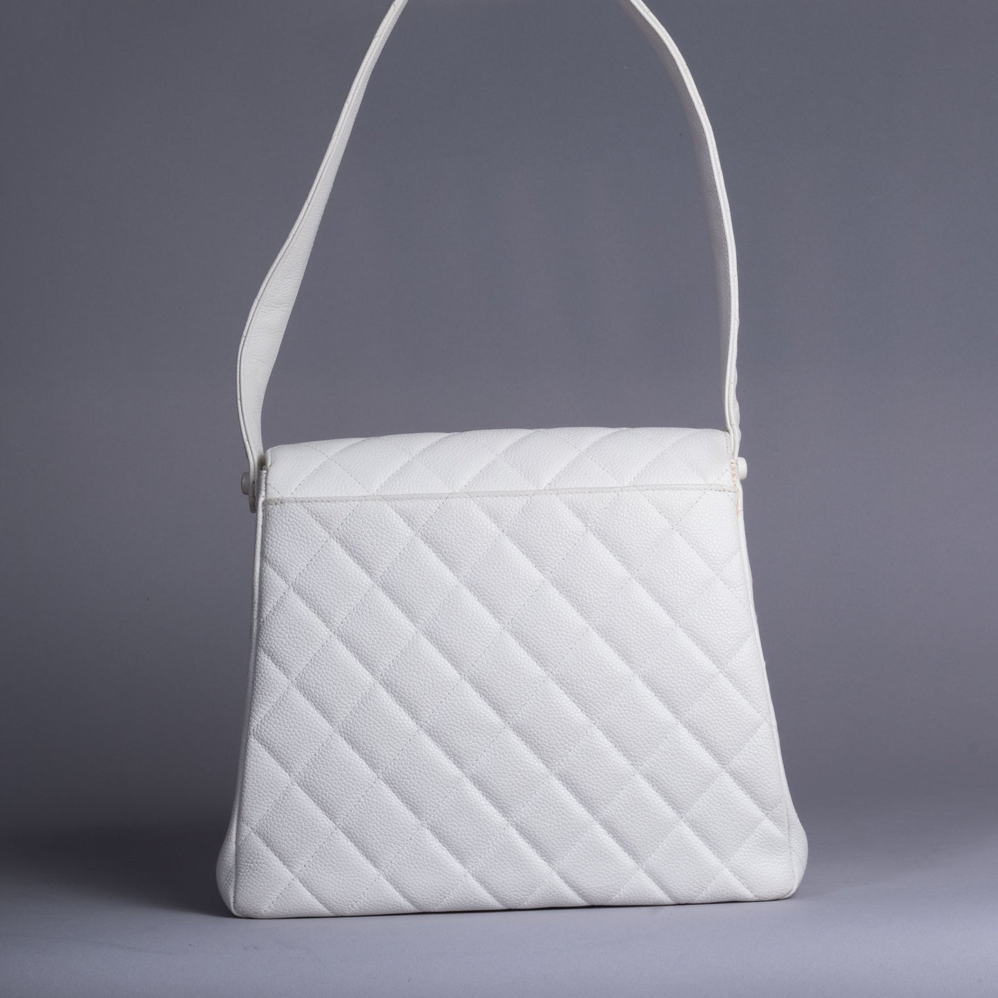 Pre-Owned Chanel Leather Quilted Shoulder Bag