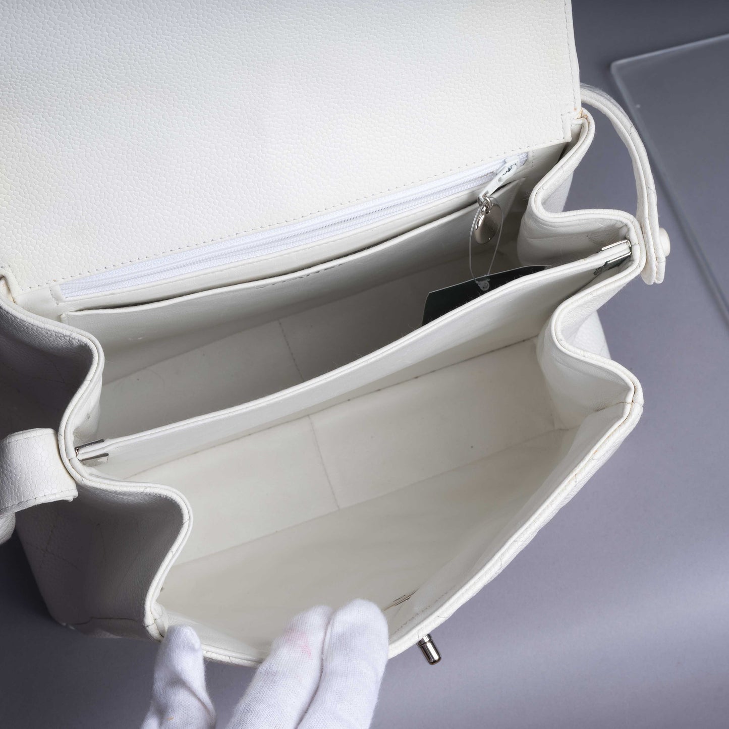 Pre-Owned Chanel Leather Quilted Shoulder Bag