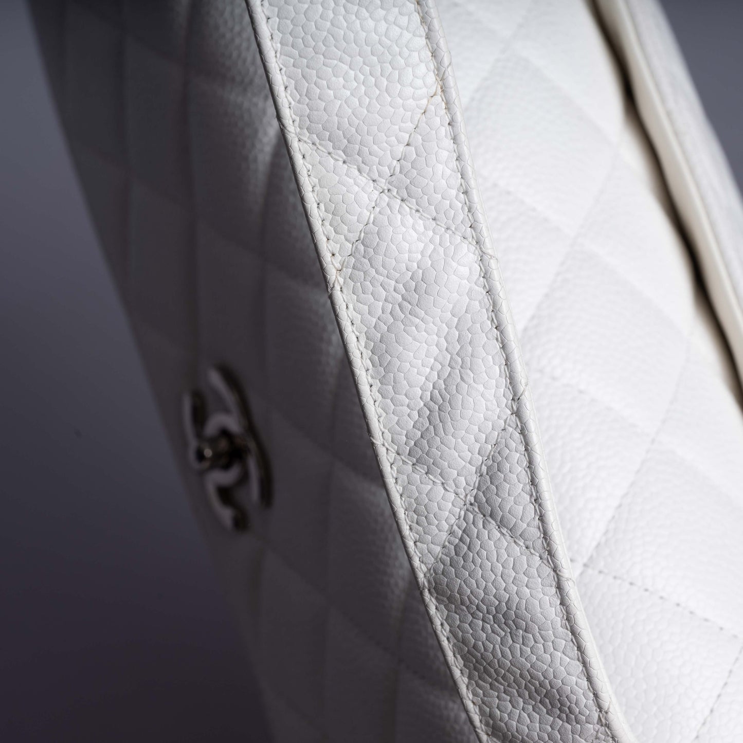 Pre-Owned Chanel Leather Quilted Shoulder Bag