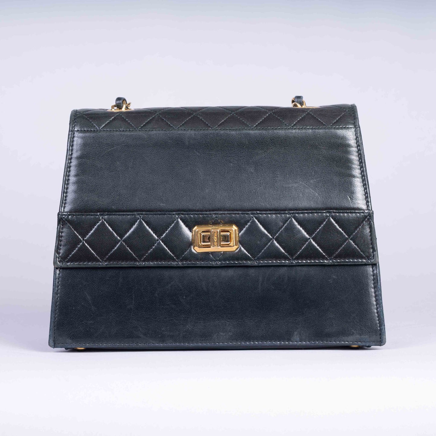 Pre-Owned Chanel Leather Quilted Bag