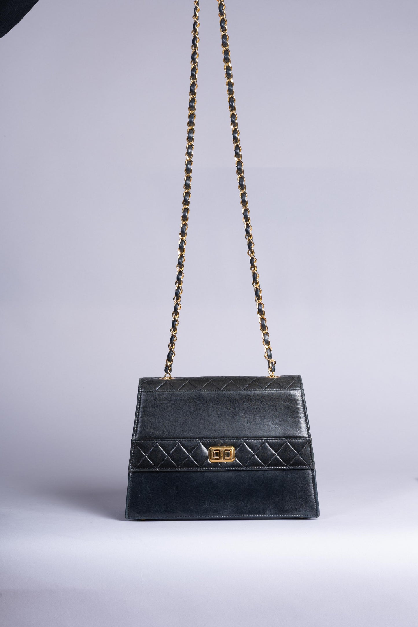 Pre-Owned Chanel Leather Quilted Bag