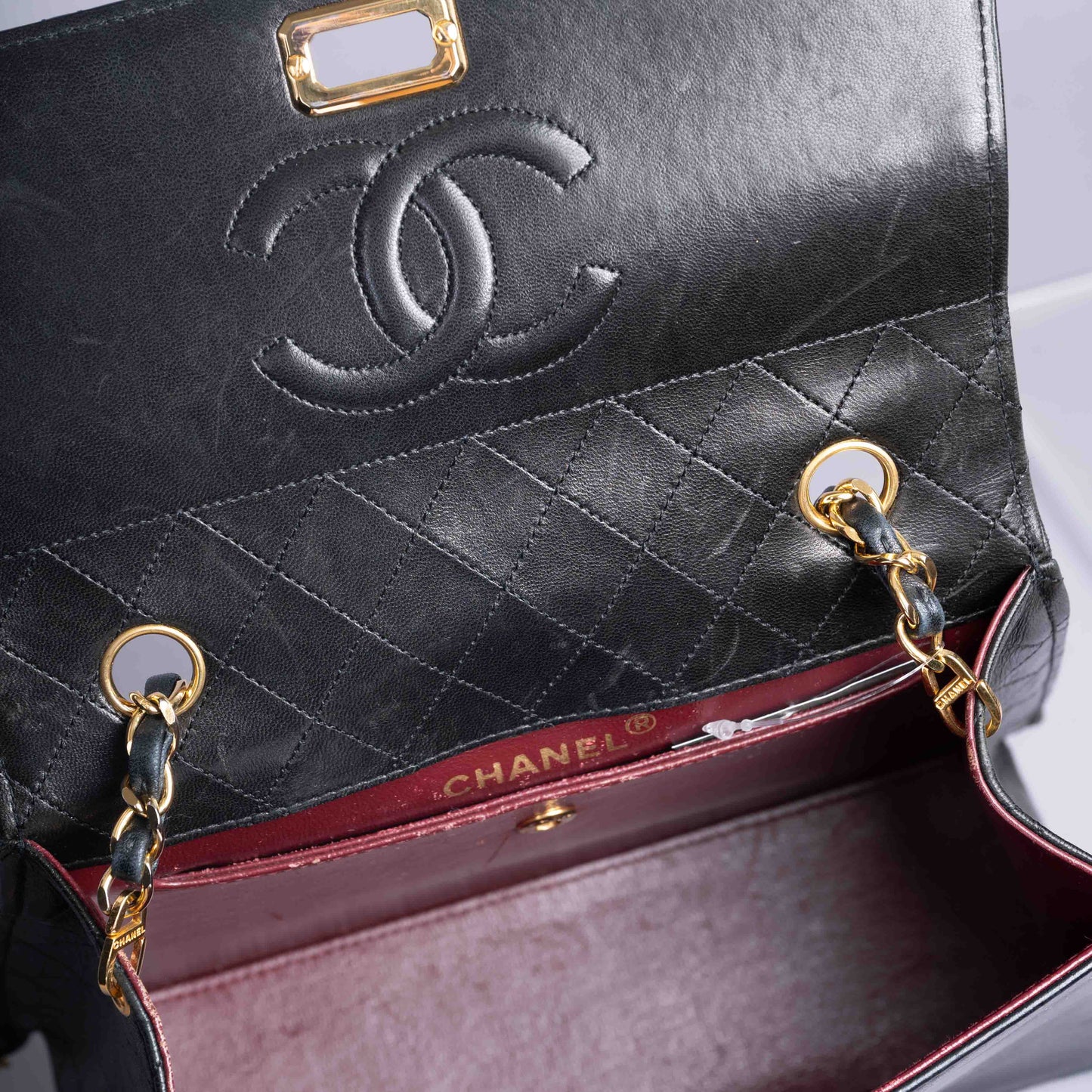 Pre-Owned Chanel Leather Quilted Bag