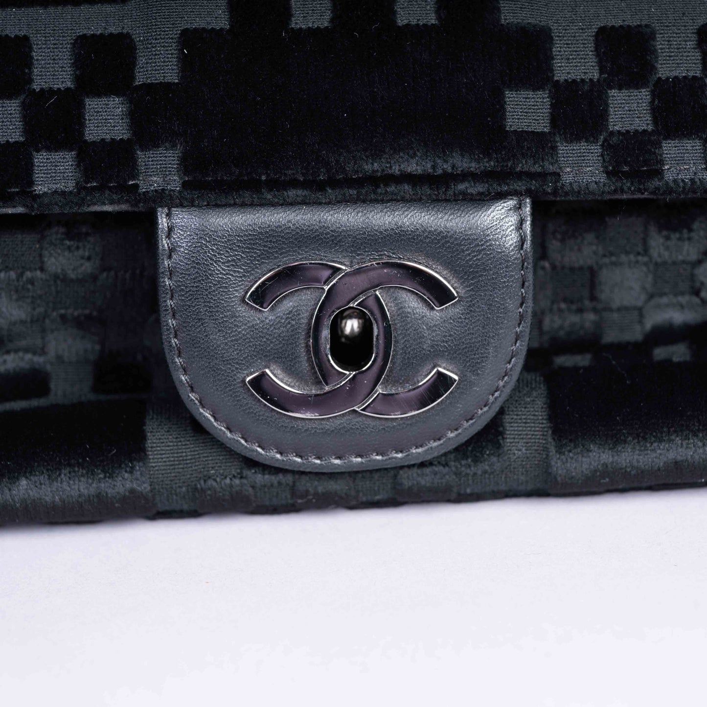 Pre-Owned Chanel Quilted Checkered Velvet Flap Shoulder Bag