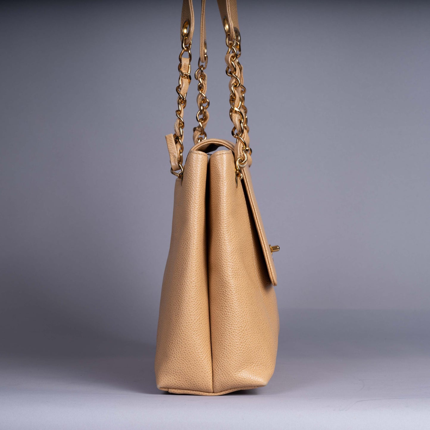 Pre-Owned Chanel Leather Shoulder Bag