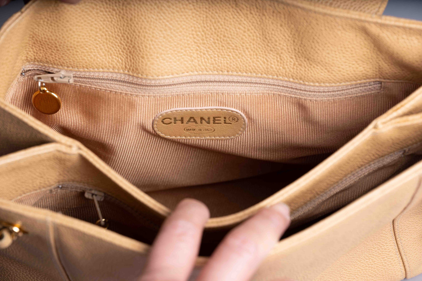 Pre-Owned Chanel Leather Shoulder Bag