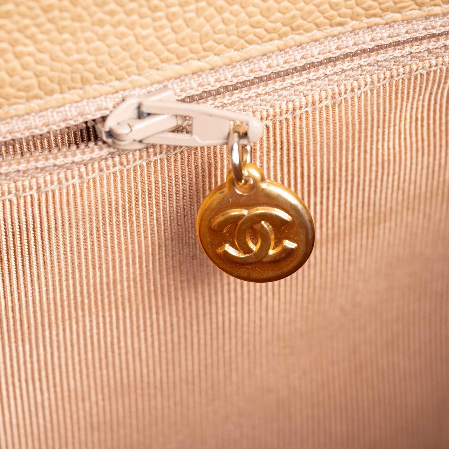 Pre-Owned Chanel Leather Shoulder Bag