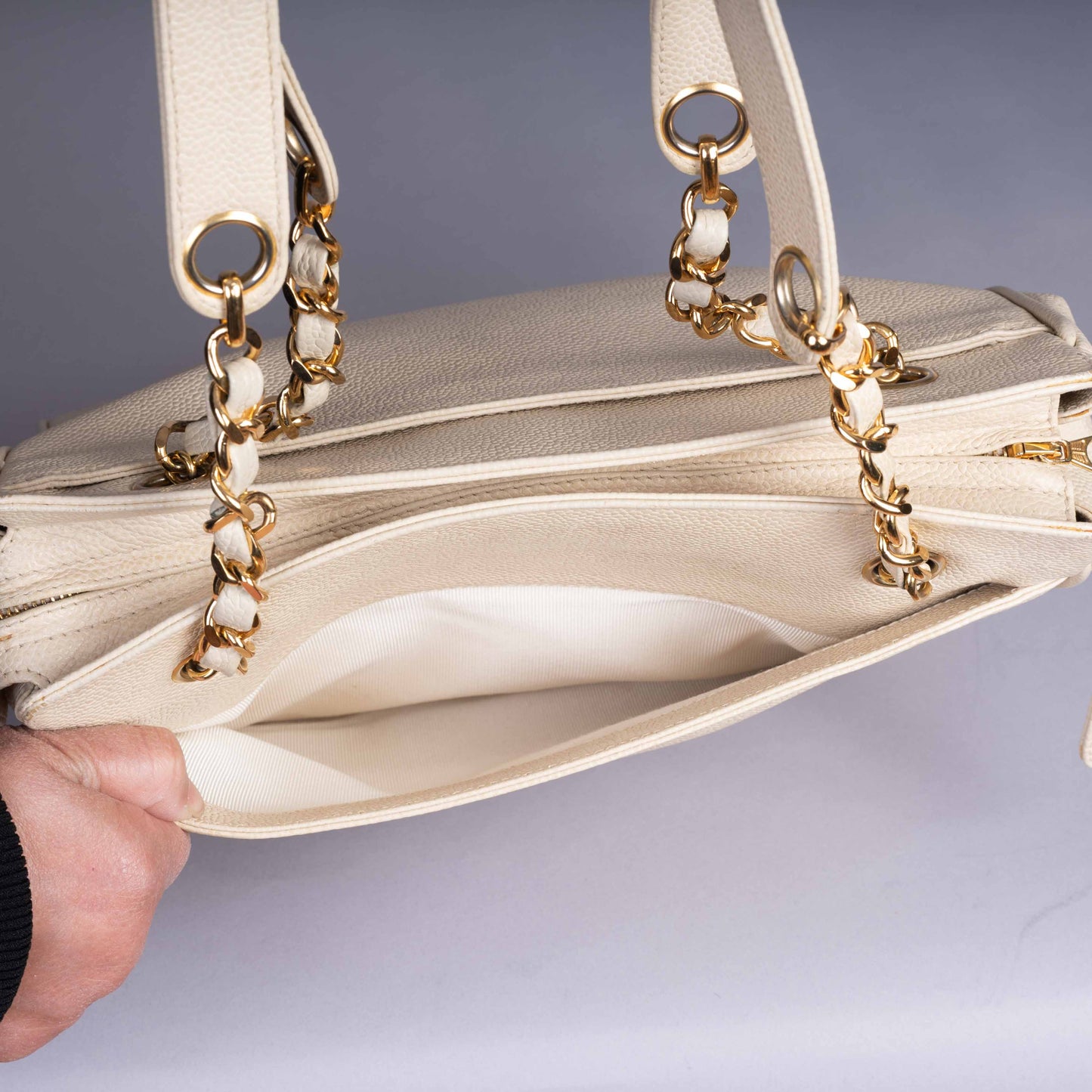 Pre-Owned Chanel Caviar Leather Tote Bag