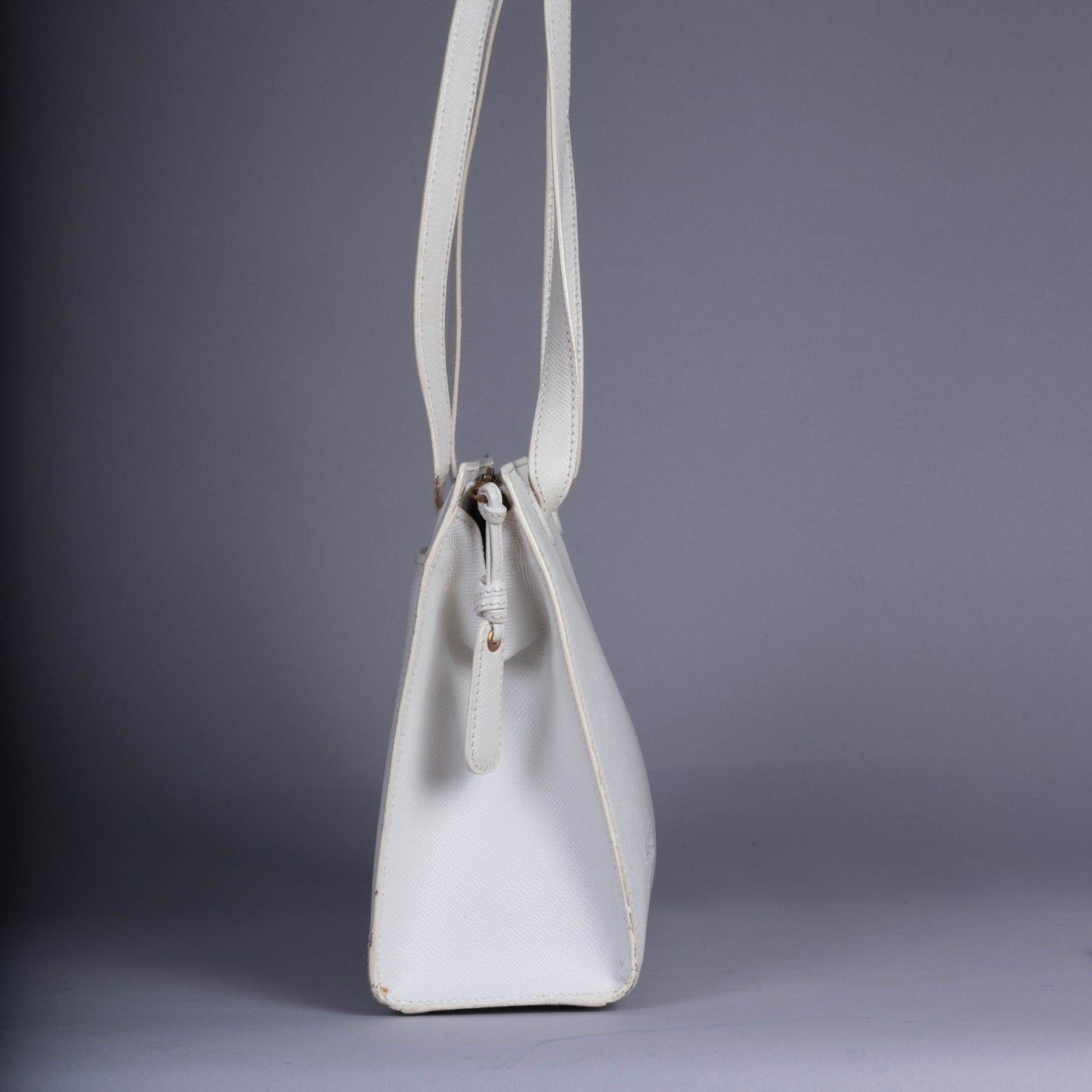 Pre-Owned Chanel Leather Shoulder Bag