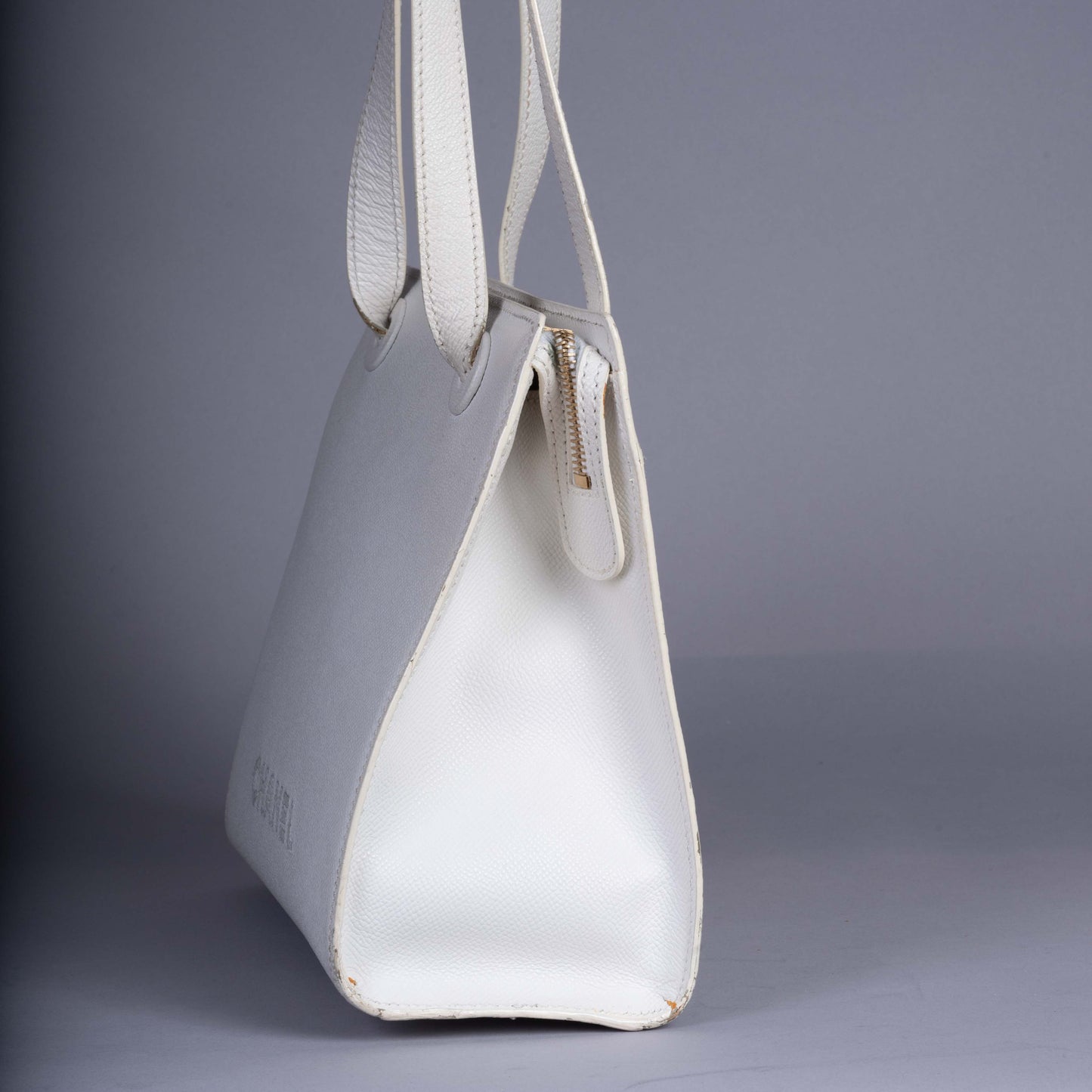 Pre-Owned Chanel Leather Shoulder Bag