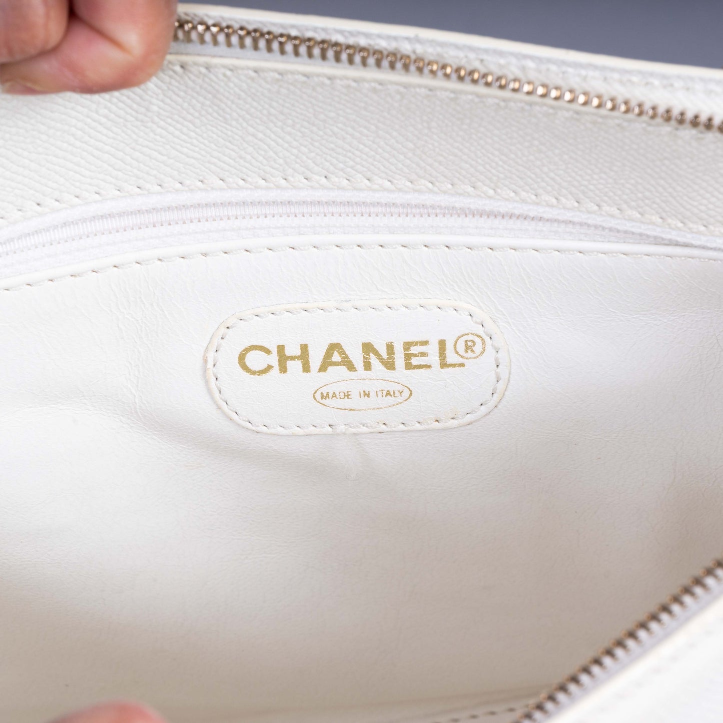 Pre-Owned Chanel Leather Shoulder Bag