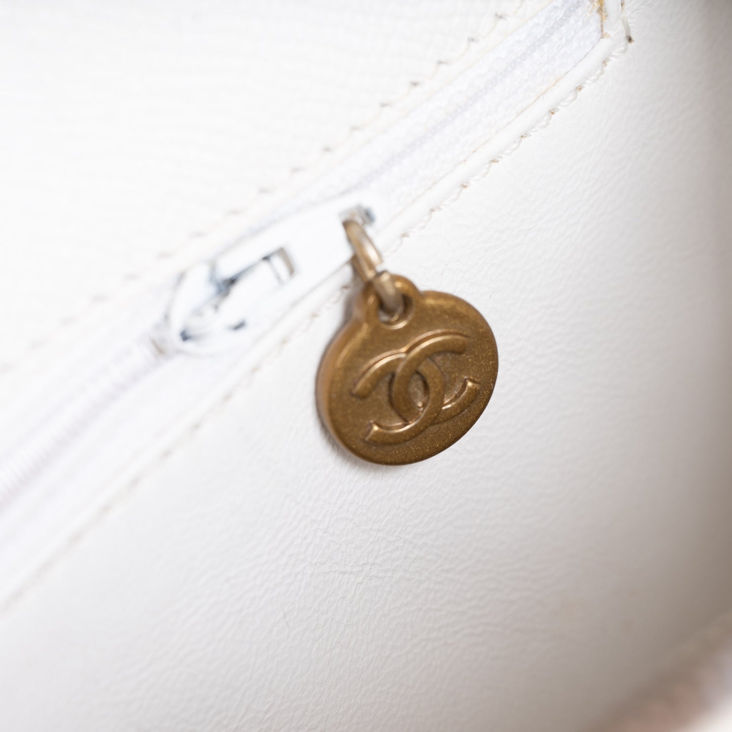 Pre-Owned Chanel Leather Shoulder Bag