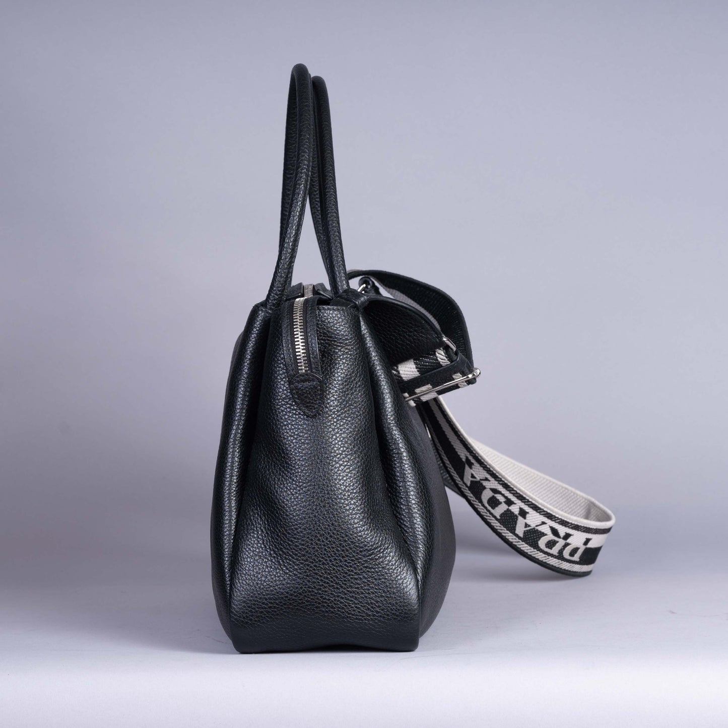 Pre-Owned Prada Vitello Zippered Top Handle Bag