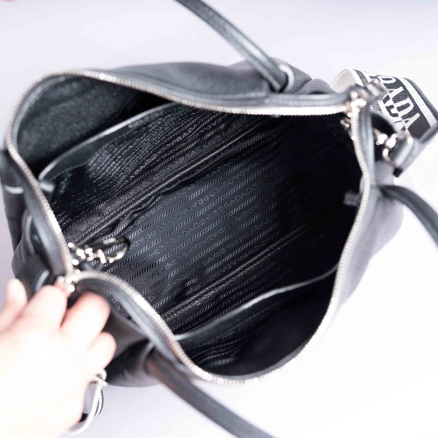 Pre-Owned Prada Vitello Zippered Top Handle Bag