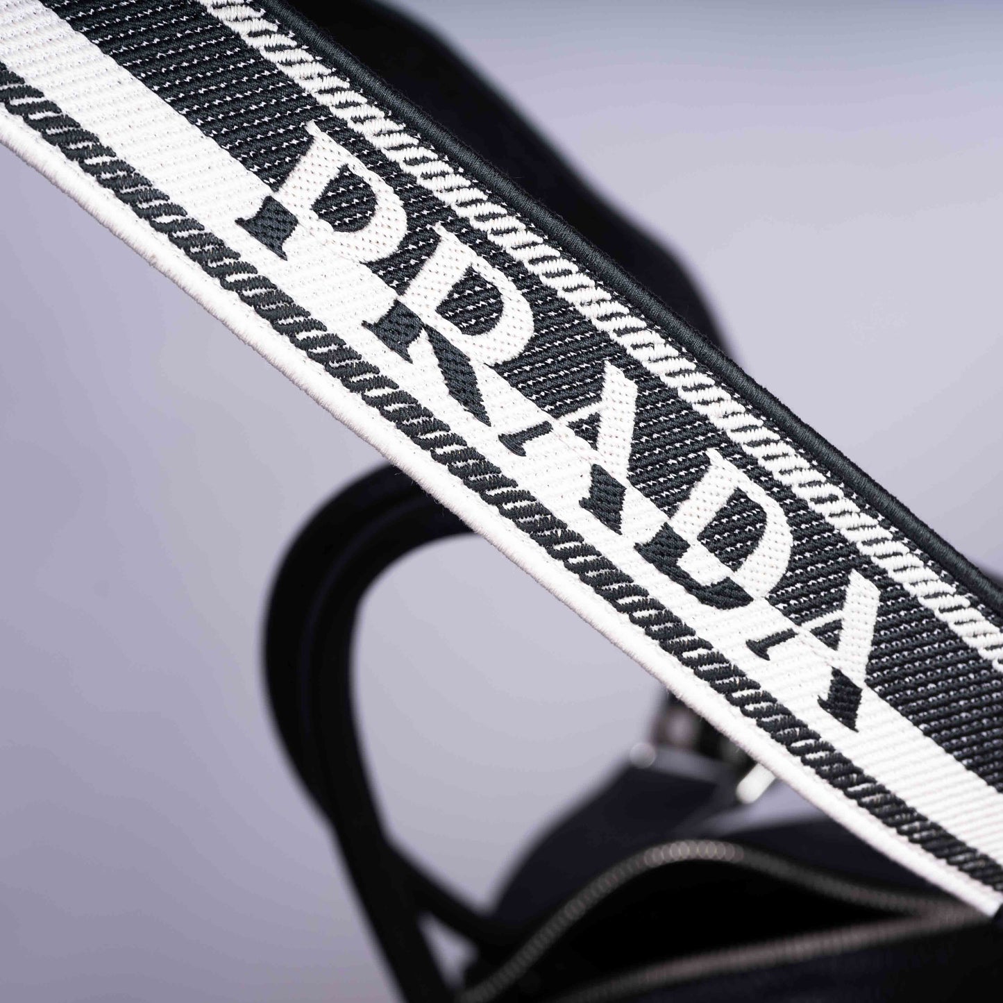 Pre-Owned Prada Vitello Zippered Top Handle Bag